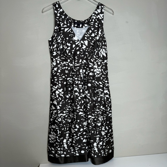 Banana Republic Silk Dress Sheath V Neck Sleeveless Career
